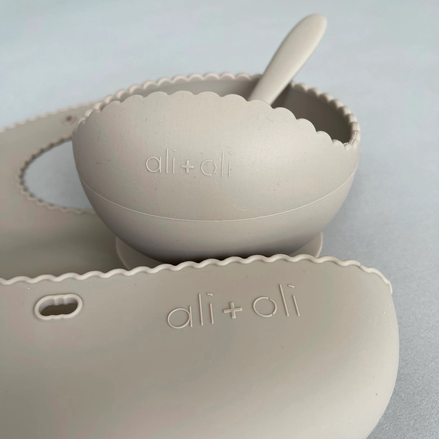 Wavy Edge Silicone Roll-Up Bib | Taupe